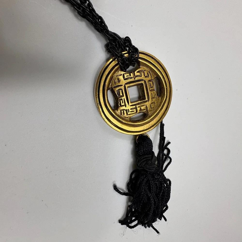 Vintage Doncaster Heavy Medallion Necklace Black Metal‎ Chain Gold Tone